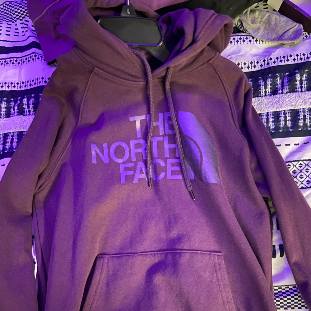 Women’s North Face hoodie